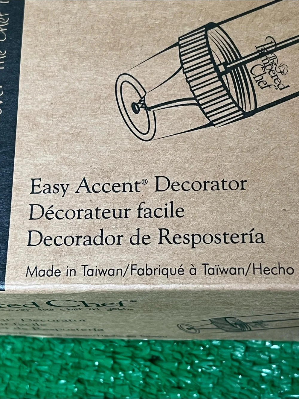 The Pampered Chef Easy Accent Decorator Boxed in Brown